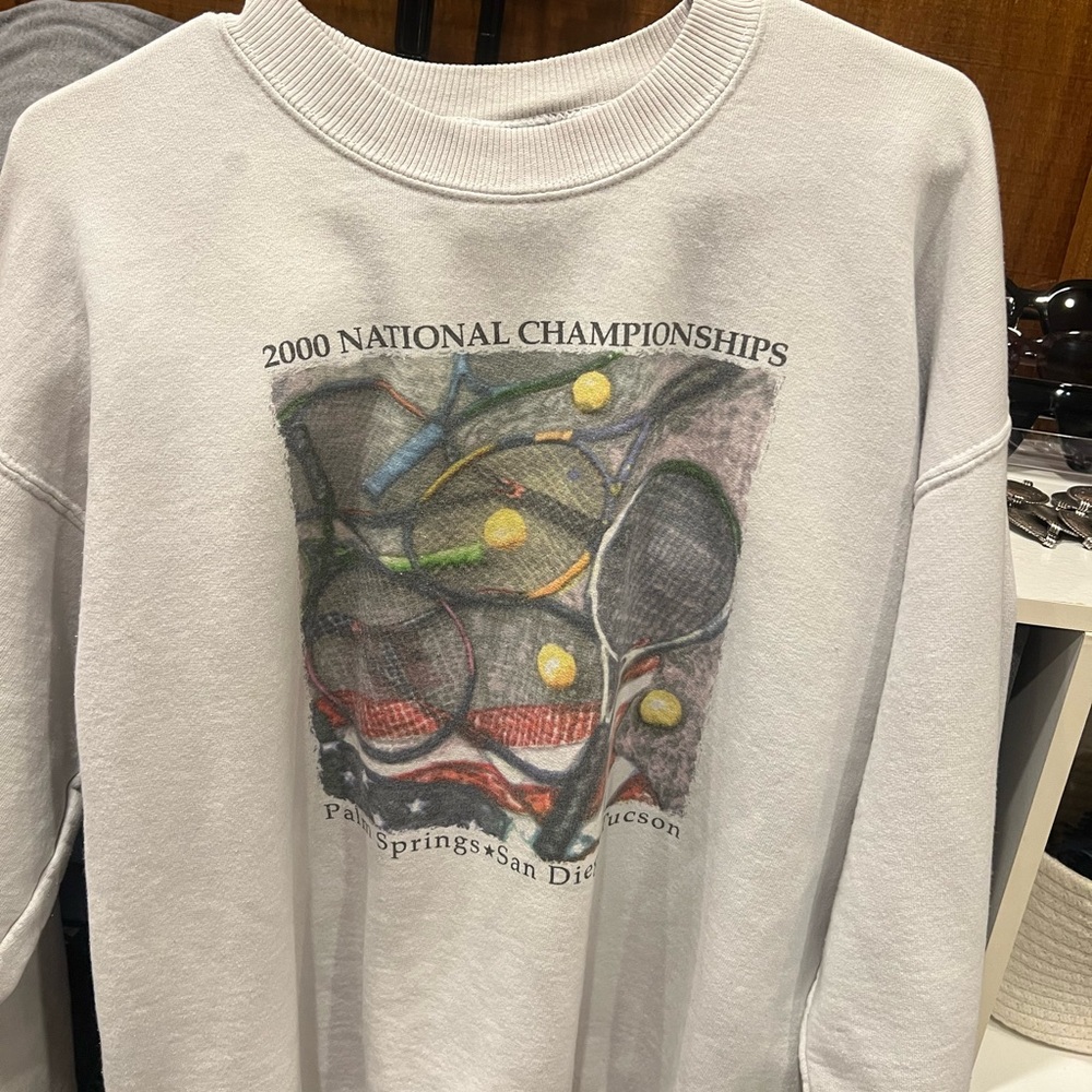White Size Large Crewneck
